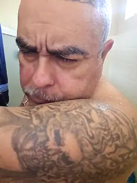 B1GLO online show from November 14, 4:49 pm