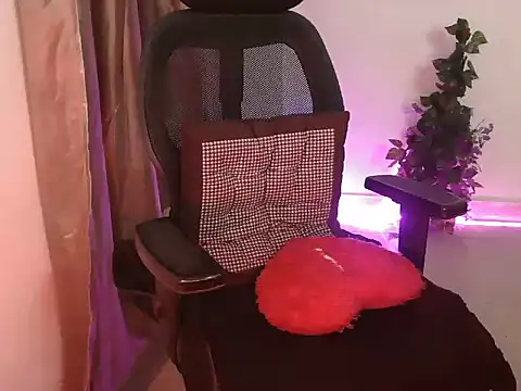 Snapshot of Royal_zara chatting on October 18, 7:58 pm Royal zara online show from October 18, 7:58 pm