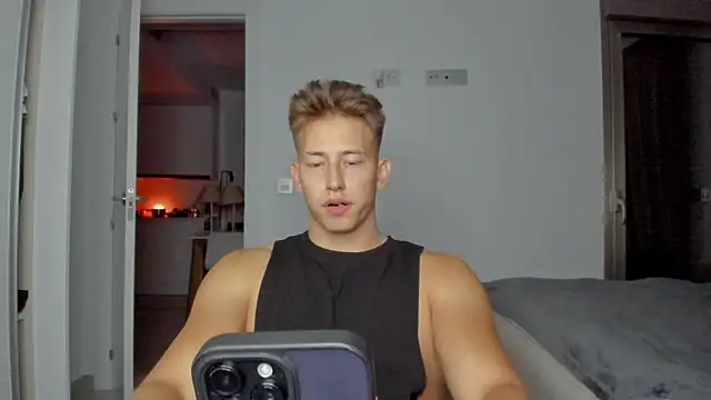 Snapshot of find0m_master chatting on December 16, 10:15 pm find0m master online show from December 16, 10:15 pm