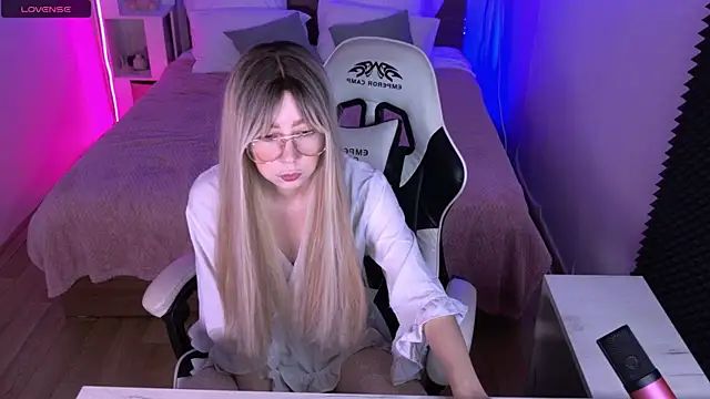 sofiisun online show from October 17, 4:15 am