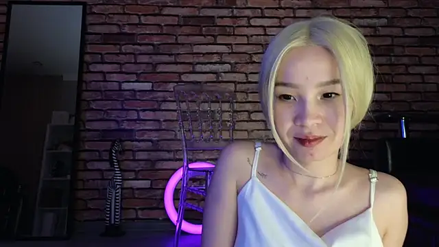 Snapshot of saya_li1 chatting on October 27, 8:35 pm saya li1 online show from October 27, 8:35 pm