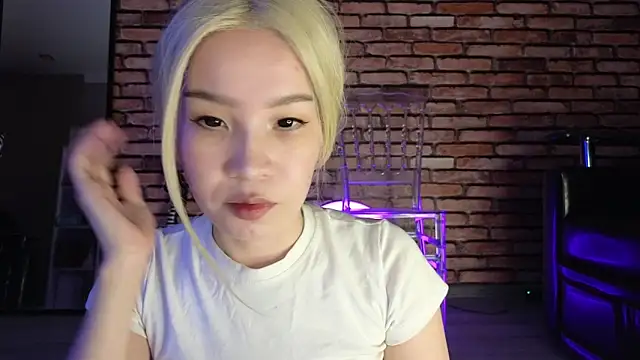 Snapshot of saya_li1 chatting on October 30, 9:15 pm saya li1 online show from October 30, 9:15 pm