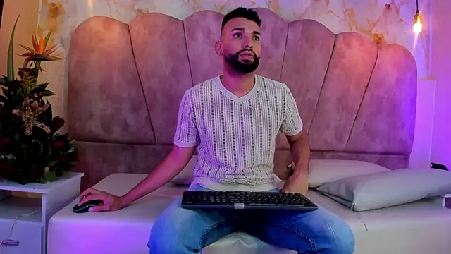 Snapshot of onlymen2025 chatting on October 8, 1:31 pm onlymen2025 online show from October 8, 1:31 pm