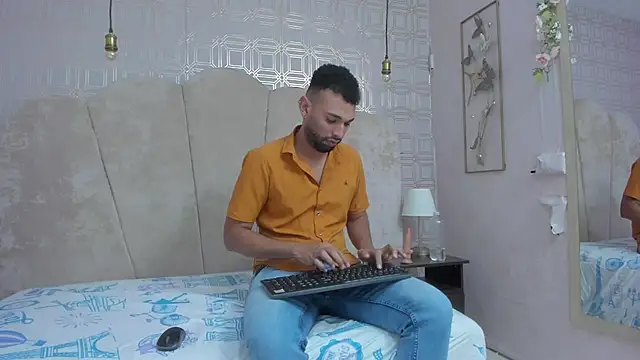 Snapshot of onlymen2025 chatting on October 20, 8:53 pm onlymen2025 online show from October 20, 8:53 pm