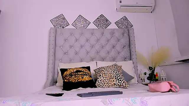 Snapshot of ChocoBunny1 chatting on October 14, 3:29 am ChocoBunny1 online show from October 14, 3:29 am