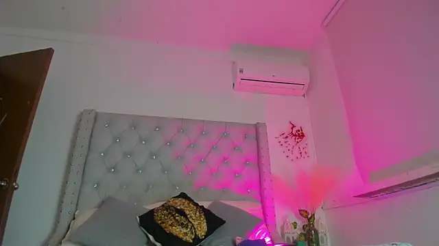 Snapshot of ChocoBunny1 chatting on November 12, 12:16 pm ChocoBunny1 online show from November 12, 12:16 pm