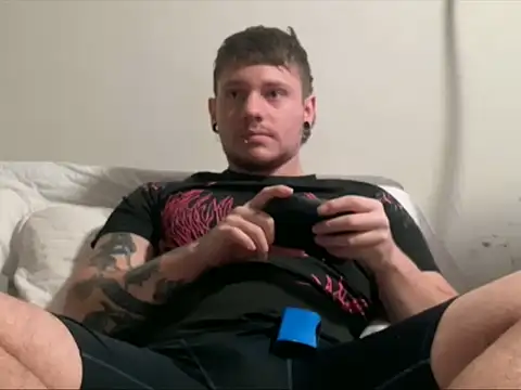 Snapshot of Skol_100802 chatting on October 14, 11:27 pm Skol 100802 online show from October 14, 11:27 pm