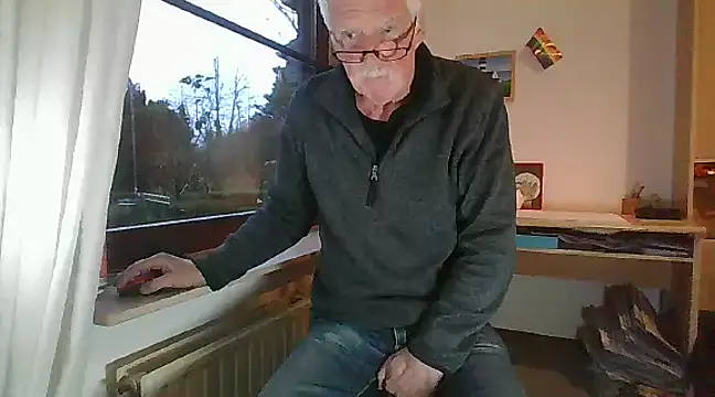 super-snoopy online show from January 26, 3:25 pm