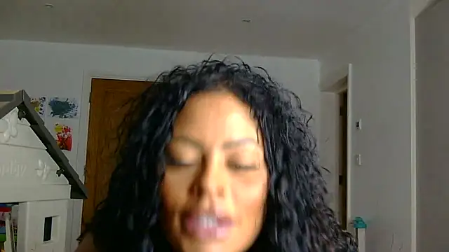 Little Minx Chanel online show from November 29, 4:54 pm