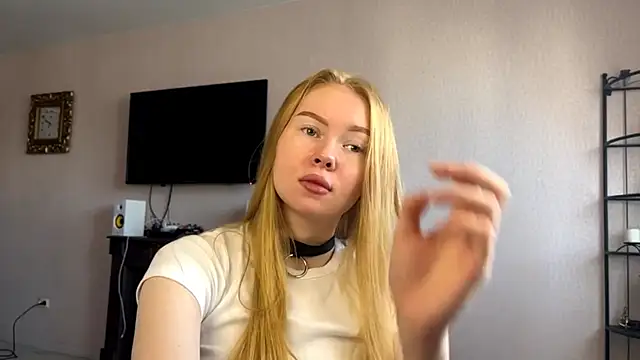 RaguelNicksons online show from October 31, 7:09 am