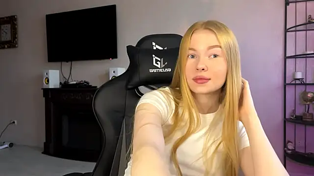 RaguelNicksons online show from November 3, 4:25 am