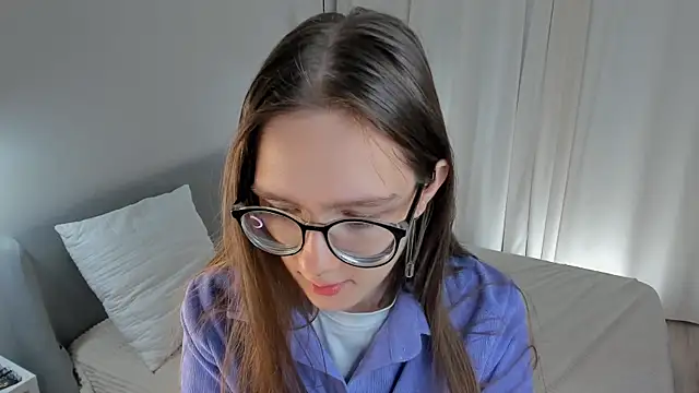 Snapshot of AiFusch chatting on October 22, 8:47 am AiFusch online show from October 22, 8:47 am