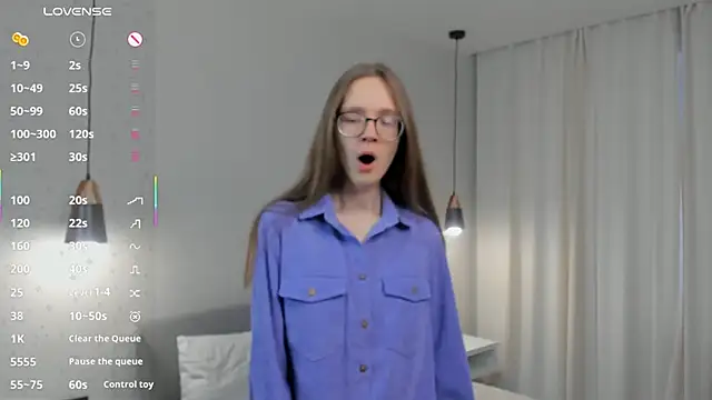 Snapshot of AiFusch chatting on November 13, 8:35 am AiFusch online show from November 13, 8:35 am