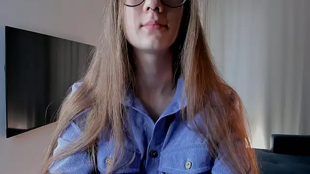 Snapshot of AiFusch chatting on November 18, 8:41 am AiFusch online show from November 18, 8:41 am