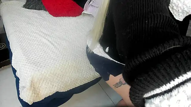 pamela velazco online show from October 24, 1:18 pm