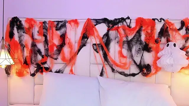 EmmaHolter online show from October 20, 7:14 pm