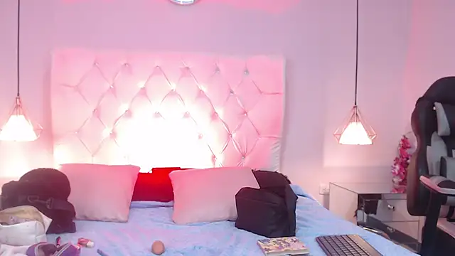 Bubbiecherry online show from October 31, 7:48 pm