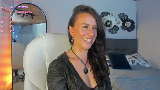 Snapshot of indigo_wild_ chatting on November 8, 11:14 pm indigo wild online show from November 8, 11:14 pm