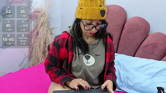 CHIARAJJONES online show from November 7, 1:11 pm