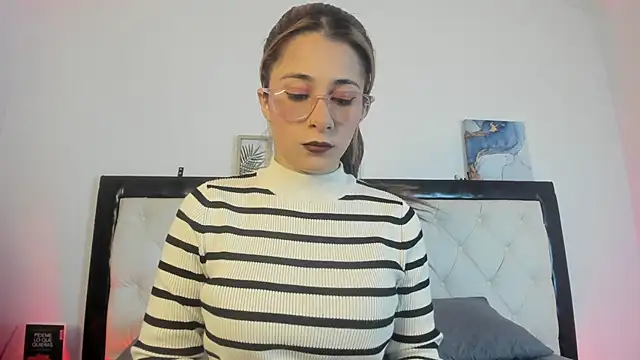 Sara Roades online show from October 30, 9:37 pm