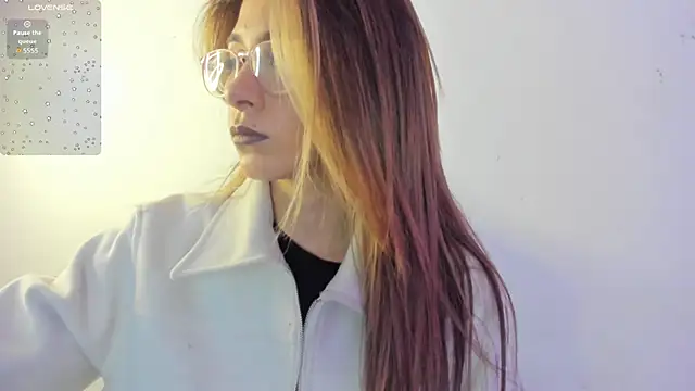 Sara Roades online show from November 15, 10:59 pm