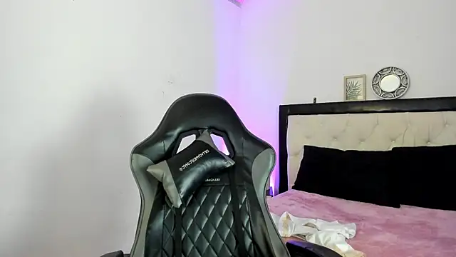 Sara Roades online show from November 26, 7:48 pm