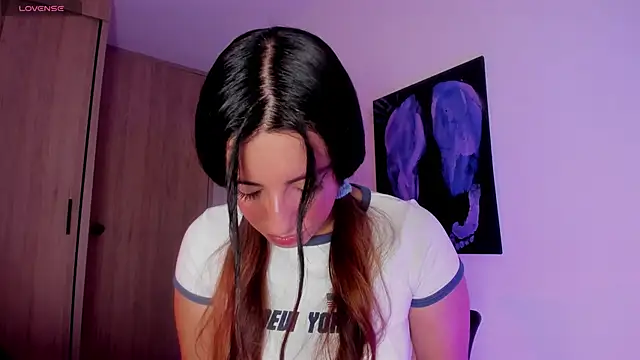 Snapshot of Meganthomson chatting on October 27, 2:15 am Meganthomson online show from October 27, 2:15 am