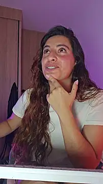 Snapshot of Meganthomson chatting on December 17, 2:28 am Meganthomson online show from December 17, 2:28 am