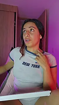 Snapshot of Meganthomson chatting on December 18, 3:56 am Meganthomson online show from December 18, 3:56 am