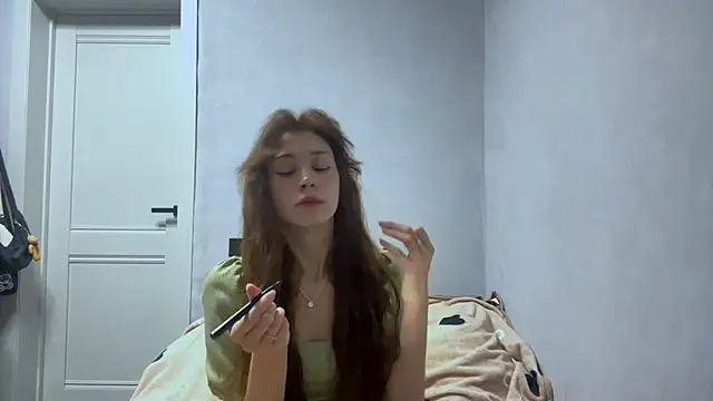 Snapshot of WildPeachh chatting on November 10, 6:18 pm WildPeachh online show from November 10, 6:18 pm