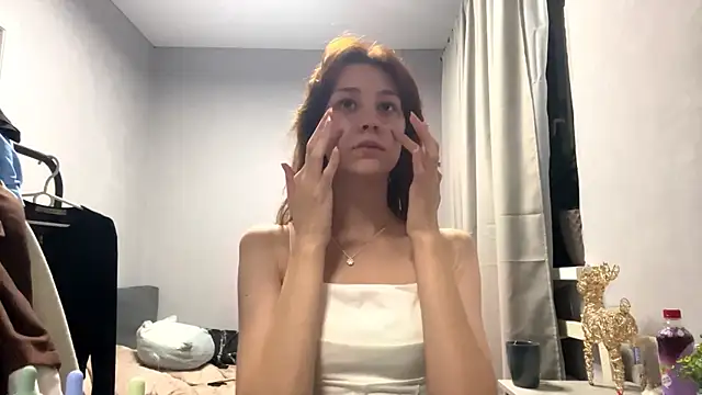 Snapshot of WildPeachh chatting on November 20, 7:57 pm WildPeachh online show from November 20, 7:57 pm