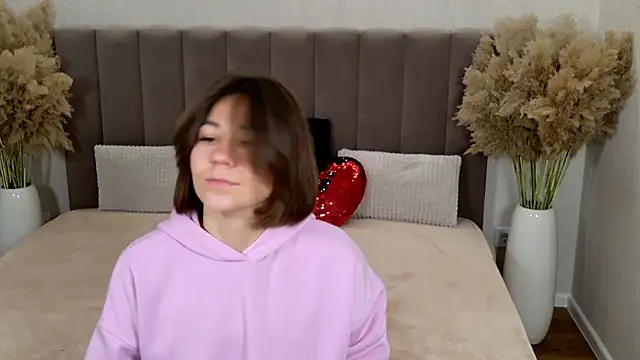 Snapshot of EdenSolis chatting on October 28, 7:12 am EdenSolis online show from October 28, 7:12 am