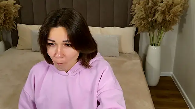 Snapshot of EdenSolis chatting on November 10, 10:14 am EdenSolis online show from November 10, 10:14 am