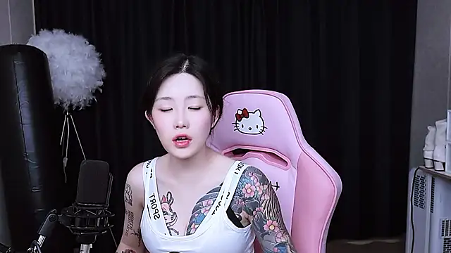 Snapshot of MISA_02 chatting on October 30, 12:06 pm MISA 02 online show from October 30, 12:06 pm