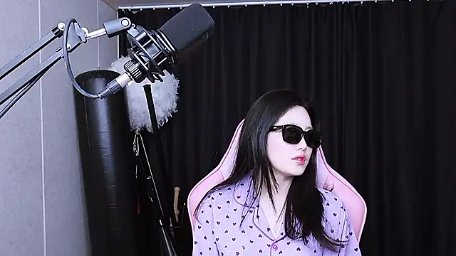 Snapshot of MISA_02 chatting on November 20, 2:06 pm MISA 02 online show from November 20, 2:06 pm