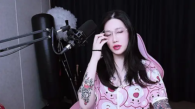 Snapshot of MISA_02 chatting on November 23, 12:05 pm MISA 02 online show from November 23, 12:05 pm