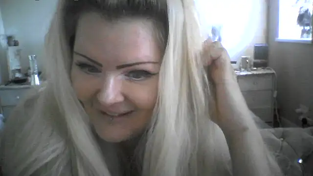 Snapshot of Sultress6969 chatting on October 11, 1:20 pm Sultress6969 online show from October 11, 1:20 pm