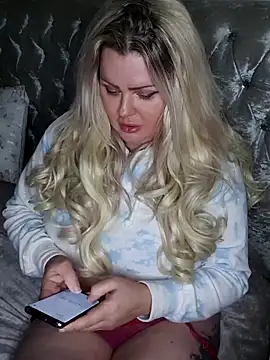 Snapshot of Sultress6969 chatting on December 17, 8:15 pm Sultress6969 online show from December 17, 8:15 pm