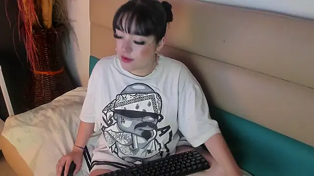 Snapshot of bubble__angel__ chatting on December 4, 11:41 am bubble angel online show from December 4, 11:41 am