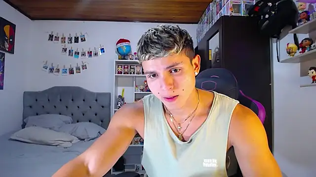 mirallesandbig online show from October 10, 11:04 pm