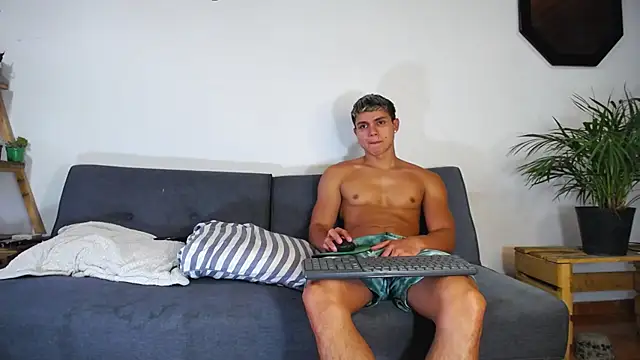 mirallesandbig online show from October 18, 10:21 pm