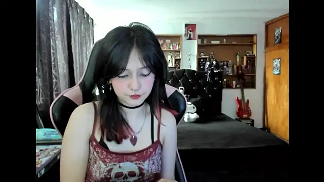 Maki Zein  online show from November 26, 2:29 pm