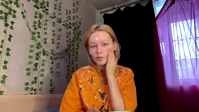 Snapshot of Kate_mikki chatting on December 18, 3:01 am Kate mikki online show from December 18, 3:01 am