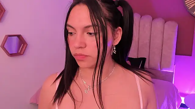 Ariana  clauss online show from November 27, 7:38 pm