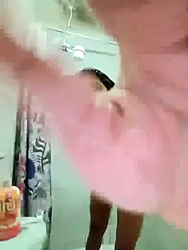 Snapshot of Briseida-White chatting on October 14, 11:33 am Briseida-White online show from October 14, 11:33 am