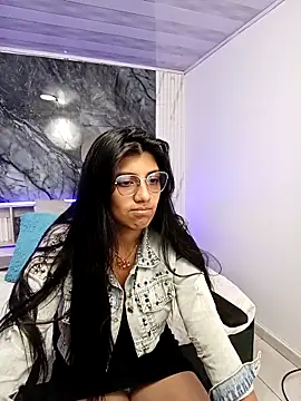 Snapshot of Briseida-White chatting on October 20, 1:33 pm Briseida-White online show from October 20, 1:33 pm