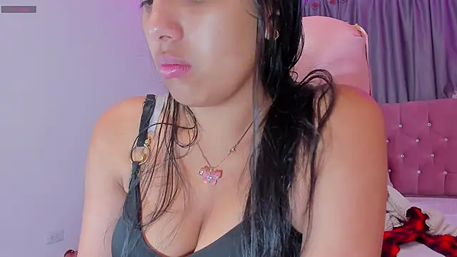 Snapshot of Briseida-White chatting on November 21, 1:43 pm Briseida-White online show from November 21, 1:43 pm