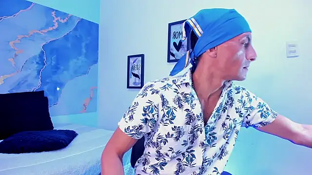 latin crissex online show from November 29, 11:57 am