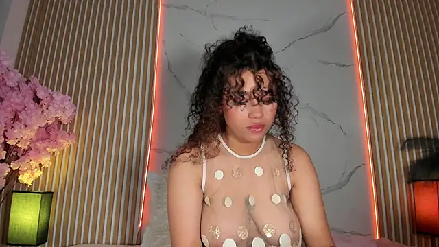 KellyAmbaris online show from November 7, 7:36 pm