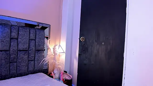 Snapshot of SofiRuiz_ chatting on October 19, 3:18 am SofiRuiz online show from October 19, 3:18 am